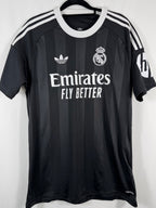 Real Madrid Torwartausweichtrikot 2025/26 - 10/10 - Größe M
