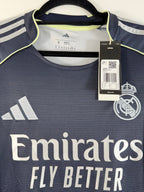 Real Madrid Auswärtstrikot 2025/26 - 10/10 - Größe M