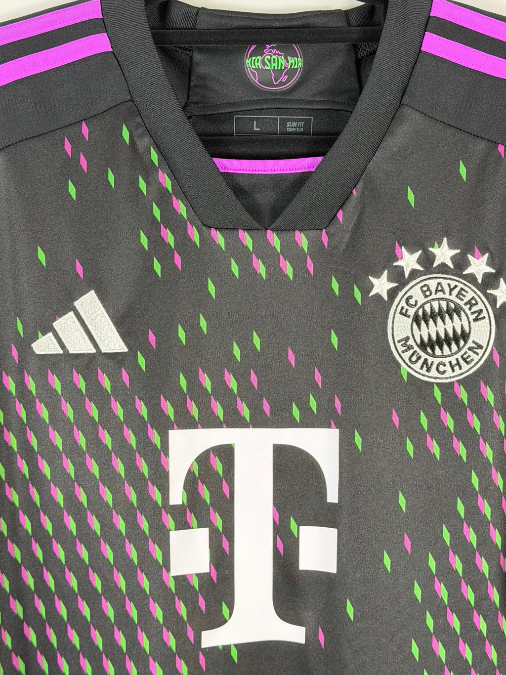 Bayern München Auswärtstrikot 2023/24 - 9/10 - Größe L