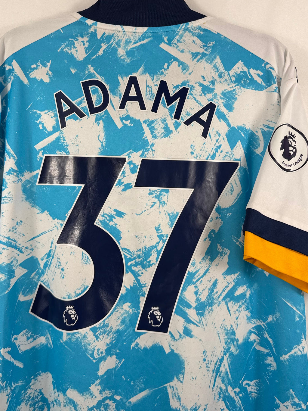 Wolverhampton Wanderers Auswärtstrikot 2020/21 Adama #37  - 9/10 - Größe L